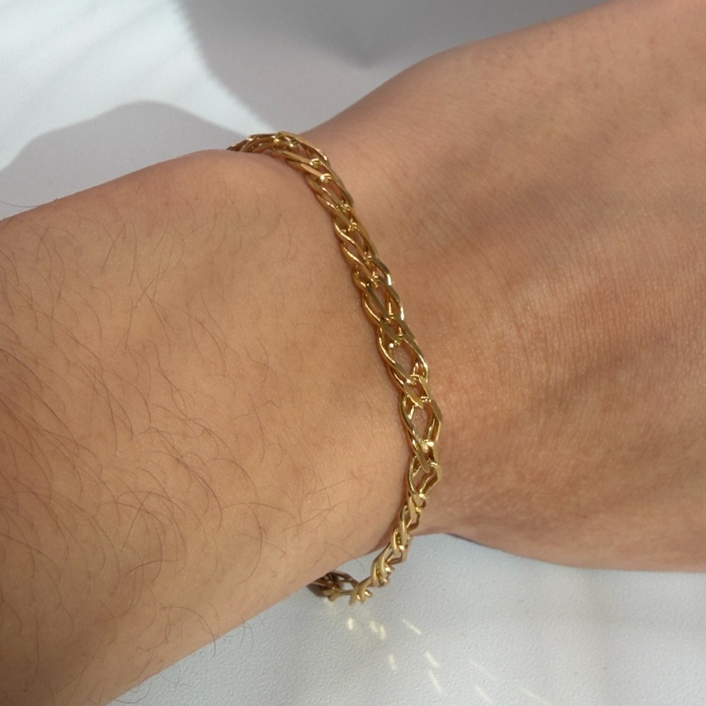 Beautiful 18k Gold Chain Bracelet